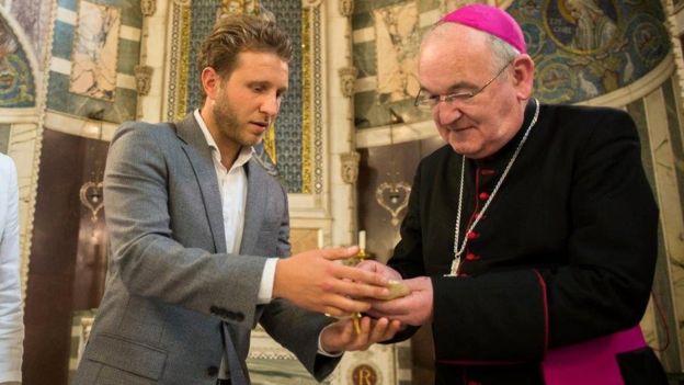 Saint's Bone, Found in Rubbish, Returned to Catholic Church