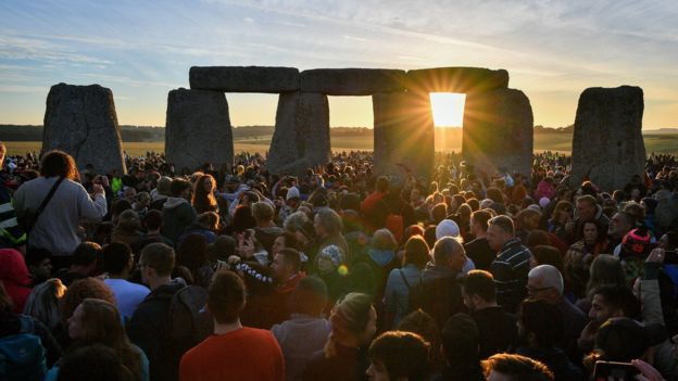 Thousands Gather at Stonehenge for Summer Solstice