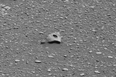 Strange 'Artefact' Photographed on the Surface of Mars