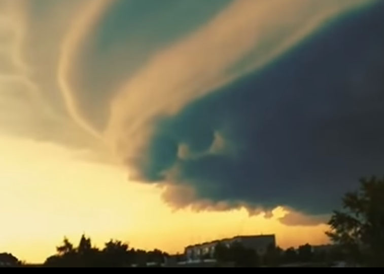 'Apocalyptic Hurricane' Rages Through Siberian City