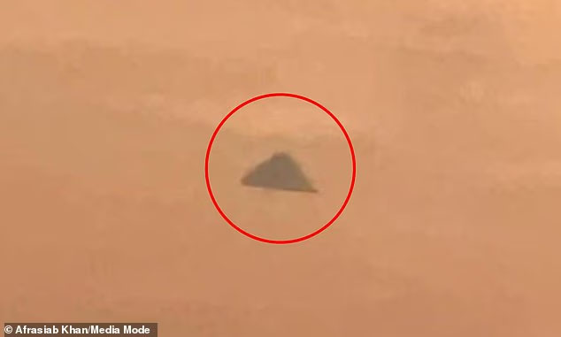 Triangular 'UFO' Photographed in Western Australia